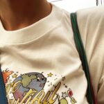 Wakana Matsumoto Instagram - 去年の緊急事態宣言中、世の中は韓流ドラマが流行っていたが、 私はYouTubeというコンテンツの面白さに気付いた。(遅い) 突然彼女のチャンネルが私のオススメ動画に流れてきた。 ブリアナ・ギガンテちゃん ショーガールでポールダンサーをしているんだけど、早く生で見てみたいなぁ。 お米と牛乳とオリーブオイル買ったらエコバッグ肩にめり込んでるけど予約していてやっと届いたブリアナちゃんのTシャツかわいいからマスクの下は微笑んでいるよ。 ブリアナちゃんのYouTubeを編集しているぽよまる君は今日がお誕生日みたいで37歳ですって！ 私と同い年！ 37歳でほっぺたプーしてる女の最近の喜びでした。 #ブリアナギガンテ #ぽよまる
