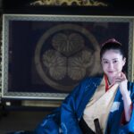 Wakana Matsumoto Instagram - ⁡ ⁡ 阿茶の局 ⁡ 側室としてだけでなく、重臣たちとともに政治面も含め家康をサポートした文武に長けた女性。 晩年の家康を最後まで支え続ける。 ⁡ 演じるのは松本若菜さん。 明るくハキハキした若菜さんは阿茶にぴったり！ いつも自然な空気でその場にいて、話すと場が明るくなる。そんな人です。 あとちょっと抜けてます笑😆 後半は正信と阿茶とのシーンが多いので、お楽しみに！！ ⁡ photo by Ieyasu ⁡ #どうする家康 #阿茶の局 #松本若菜 #フォトジェニック #特別にわしの席で写真を撮ってやったわ😄 #引き続きよろしく〜