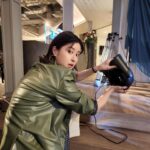 Wakana Matsumoto Instagram - . . 夕暮れに、手をつなぐ 10話完走いたしました。ありがとうございました！ 私の気持ちを。 . 音くんを、セイラを、無事にデビューさせることができて共に夢を一緒に追うことになるなんてイソベマキも幸せ者です。 . キャストのみなさんとの日々が本当に楽しく刺激をいただいた日々でした。 . 監督、スタッフのみなさんの作品を創り上げる熱意と情熱をイソベマキに投影させていただいていました。 . イソベマキという最高な人を私に当て書きをしてくださった北川悦吏子さん。 . 本当に素敵な現場で終わってしまったのがとても寂しいですがこの想いを新たな力に、またいつの日かご一緒できることを願い次に進もうと思います。 本当にありがとうございました！ . そして最後まで愛情を持ってこの作品を応援していただいた視聴者のみなさま 本当にありがとうございました！ . . あぁ。空豆ちゃんと音くん 最後のシーンよかったなぁ。 . 写真は夕暮れに、手をつなぐでのいろいろ。 最後の動画は編集でなくなった幻のカットの再現です。 どのシーンか当てれたあなたは天才！ . . 3ヶ月間、ありがとうございました！！！ しかし！まだまだTVerでは見れますよ！ ロスになんてさせないんだから！ "夕暮れに、手をつなぐ"をご覧ください🫶