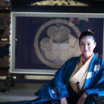 Wakana Matsumoto Instagram - ⁡ ⁡ 阿茶の局 ⁡ 側室としてだけでなく、重臣たちとともに政治面も含め家康をサポートした文武に長けた女性。 晩年の家康を最後まで支え続ける。 ⁡ 演じるのは松本若菜さん。 明るくハキハキした若菜さんは阿茶にぴったり！ いつも自然な空気でその場にいて、話すと場が明るくなる。そんな人です。 あとちょっと抜けてます笑😆 後半は正信と阿茶とのシーンが多いので、お楽しみに！！ ⁡ photo by Ieyasu ⁡ #どうする家康 #阿茶の局 #松本若菜 #フォトジェニック #特別にわしの席で写真を撮ってやったわ😄 #引き続きよろしく〜