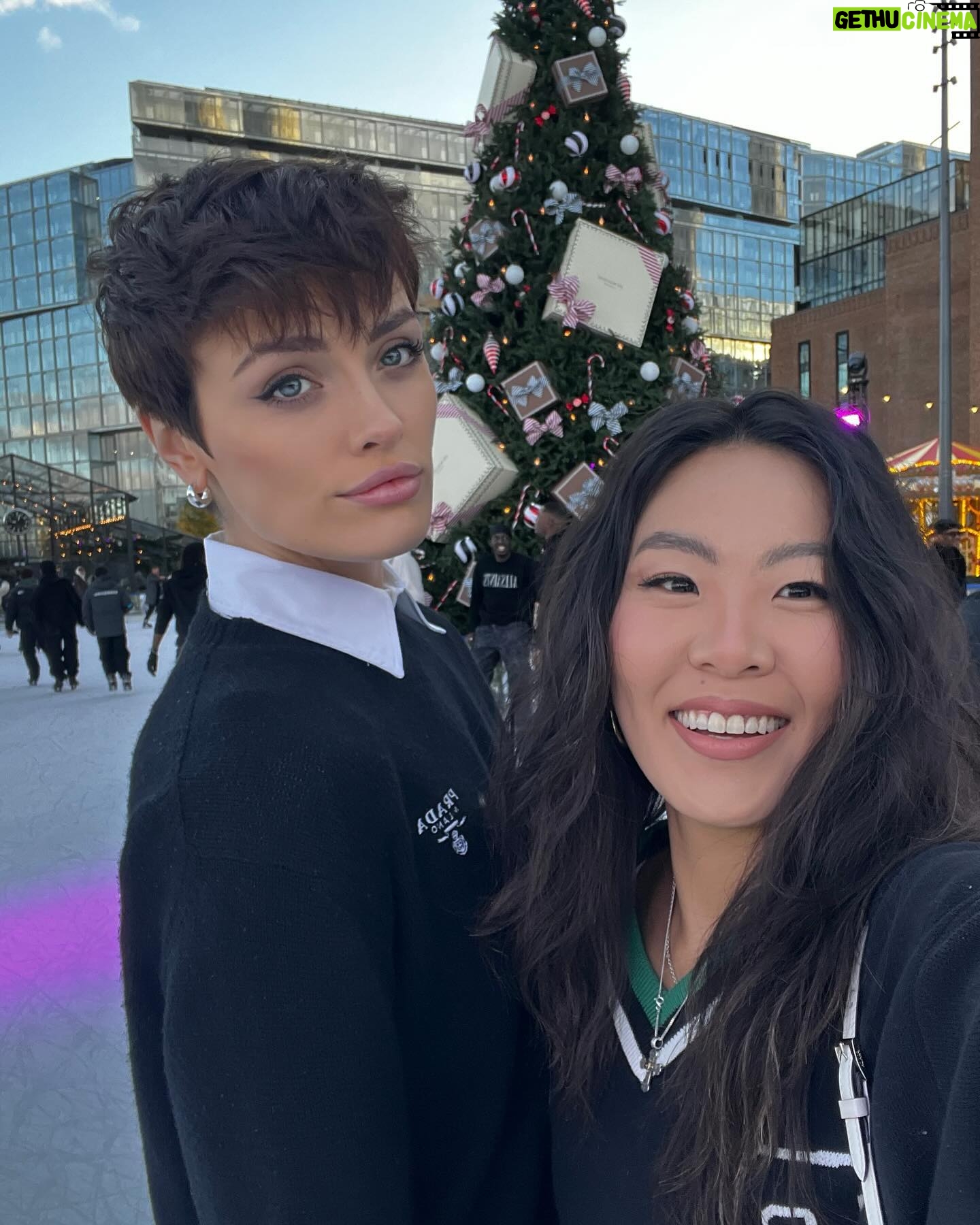 Wallis Day Instagram - this the season… w/ @jomalonelondon ⛸️🎄 #JoMaloneLondonXGlide