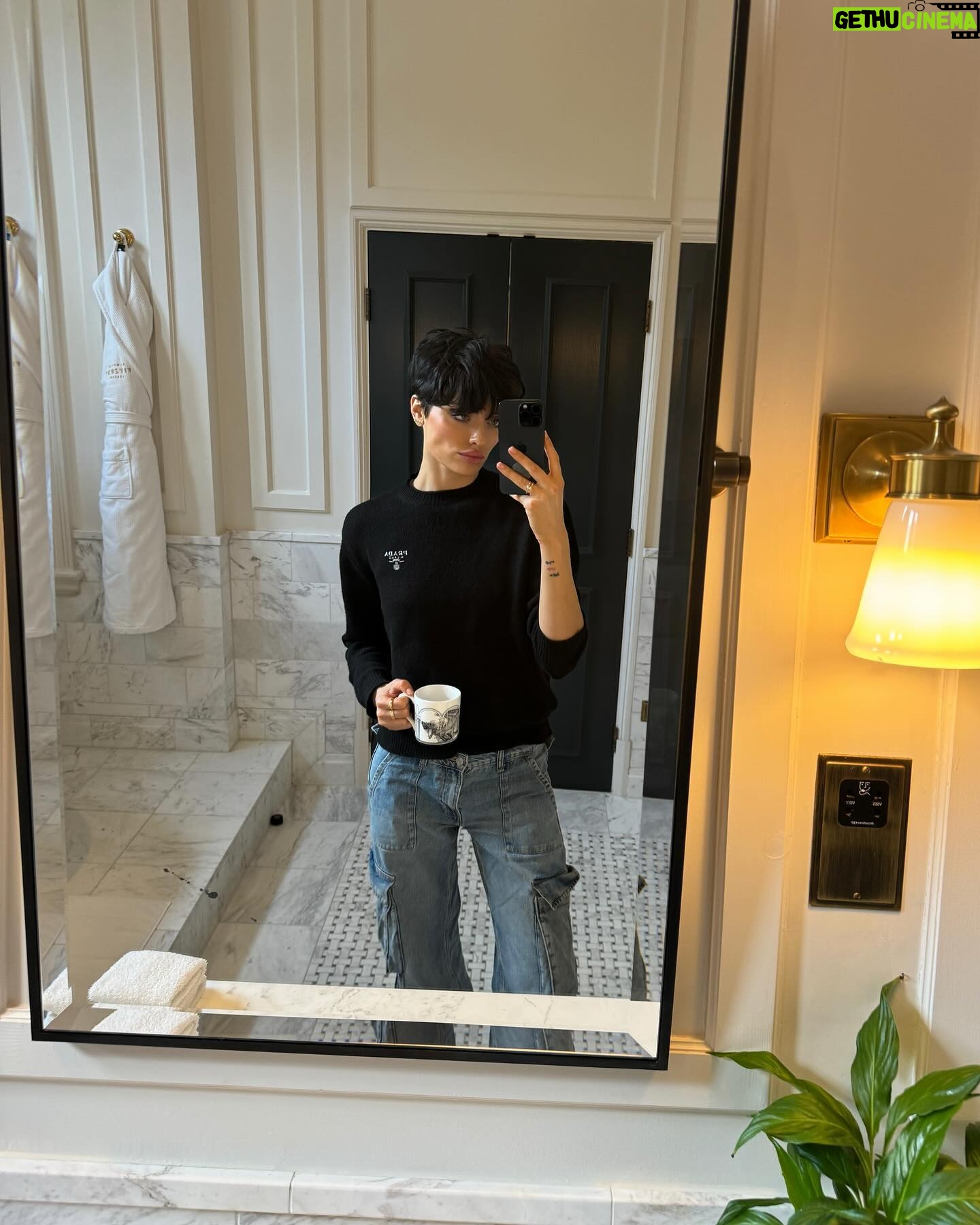 Wallis Day - 6.1K Likes - Monday coded 🌞