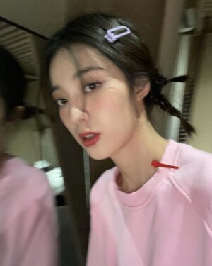 Wan Peng Instagram - 来了来了😺