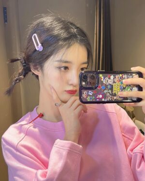Wan Peng Instagram - 来了来了😺