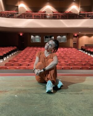 Wanda Sais Instagram - ¡Gracias! ⁣
Mil Gracias,  por todos sus mensajes de felicitación ¡los amooo!!!! ❤️⁣
Y pues, luego de desayunar en @sorbocafepr con mis amigas 🥰
Aquí estuve todo el día en el ⁣
Teatro 🎭 ⁣
Haciendo lo que me apasiona y AMO ⁣❤️
⁣
Btw:⁣
Te esperamos en “Madres”⁣
Desde este viernes 3 de noviembre ⁣
Teatro Francisco Arriví ⁣
Festival de Teatro Internacional del @icppr 
⁣
Boletos:🎟️⁣
https://www.ticketera.com/madredelaplazademayo/#series-buy⁣
