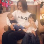 Wang Luodan Instagram - 那一年只身一人来看我的那个男孩 今天 他带着他的女孩和他的好来机场送我❤️