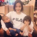 Wang Luodan Instagram - 那一年只身一人来看我的那个男孩 今天 他带着他的女孩和他的好来机场送我❤️