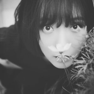 Wang Luodan Instagram - 我和我第一次画的🌼