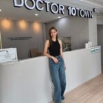Waratthaya Wongchayaporn Instagram – เดือนก่อนไปลองทำโปรแกรม ExoDerm Essence ที่ @dr10town  ช่วยเรื่องลดฝ้าหน้าใส @realkipza 🙏🏼😊