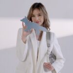 Waratthaya Wongchayaporn Instagram - A bag for better experience fit to traveler and fox lover 🦊🧳💞 มาร่วมสัมผัสประสบการณ์ใหม่ของ Collection Maison Kitsuné X Samsonite ได้ที่ Samsonite #MaisonKitsunéxSamsoniteTH #SamsoniteTH#CarryYourWanderlust @samsoniteth