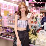 Waratthaya Wongchayaporn Instagram - พรุ่งนี้พบกัน! POP MART Flagship Store แห่งที่ 2 สาขาใหม่ ที่เซ็นทรัลลาดพร้าว!! ตั้งแต่ 9 กพ 24 💕 อลังการงานสร้าง กับคอนเซ็ปต์ใหม่สีชมพูแห่งเดียวในโลก พบ Giant Crybaby Dressing Room ที่ทุกคนต้องเซลฟี่ และสินค้าที่เปิดตัวที่นี่ที่แรกในโลก!! บอกเลยสินค้าแรร์ คอลฯ Comeback คอลฯ ลิมิเต็ดเพียบ มากันเยอะๆนะ @popmartth #popmartth #POPMARTThailand #popmartatcentralladprao #popmartglobal #popmart2ndflagshipstore #Centralladprao