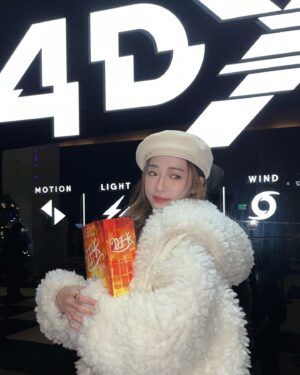 Wei Chaio Lin Instagram - #wonka 🍿️🎬🤍

（➡️遇到可愛的叔叔阿姨👫）