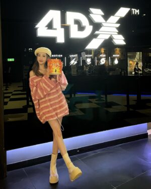 Wei Chaio Lin Instagram - #wonka 🍿️🎬🤍

（➡️遇到可愛的叔叔阿姨👫）