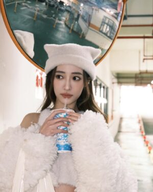 Wei Chaio Lin Instagram - 這一組恐怕是要發不完了🥹
-
最近變漂亮的小秘密：

化妝加一顆桃花痣🌸
再去 @starclinic_tw  打個 #彩衝光 / #皮秒聚焦✨

皮膚顧好 心情也好🧏🏻‍♀️