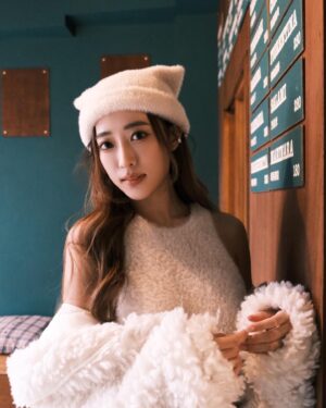 Wei Chaio Lin Instagram - 這一組恐怕是要發不完了🥹
-
最近變漂亮的小秘密：

化妝加一顆桃花痣🌸
再去 @starclinic_tw  打個 #彩衝光 / #皮秒聚焦✨

皮膚顧好 心情也好🧏🏻‍♀️