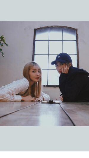 Wei Chaio Lin Instagram - 咖啡廳佔據了生活的一半時間
女生在咖啡廳都在做什麼呢