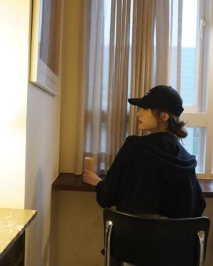 Wei Chaio Lin Instagram - -
被拖來咖啡廳的一天
還在努力修復中🌫️🫧