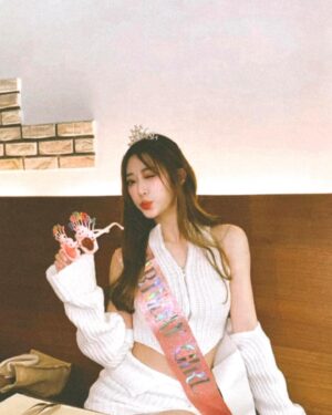 Wei Chaio Lin Instagram - It’s my birthday ❣️✨🎂🥳

感謝路上所有的相遇、離別；成長、經歷

不再奢求成為誰的小太陽
只希望開出自己的花溫暖發光🌻

接下來要繼續朝著天使之路邁進👼🏻
清理掉不適合的人、事、物

相信自己 相信直覺 相信宇宙🪐✨

心之所向，身之所往；隨心而為，隨遇而安💗🫧