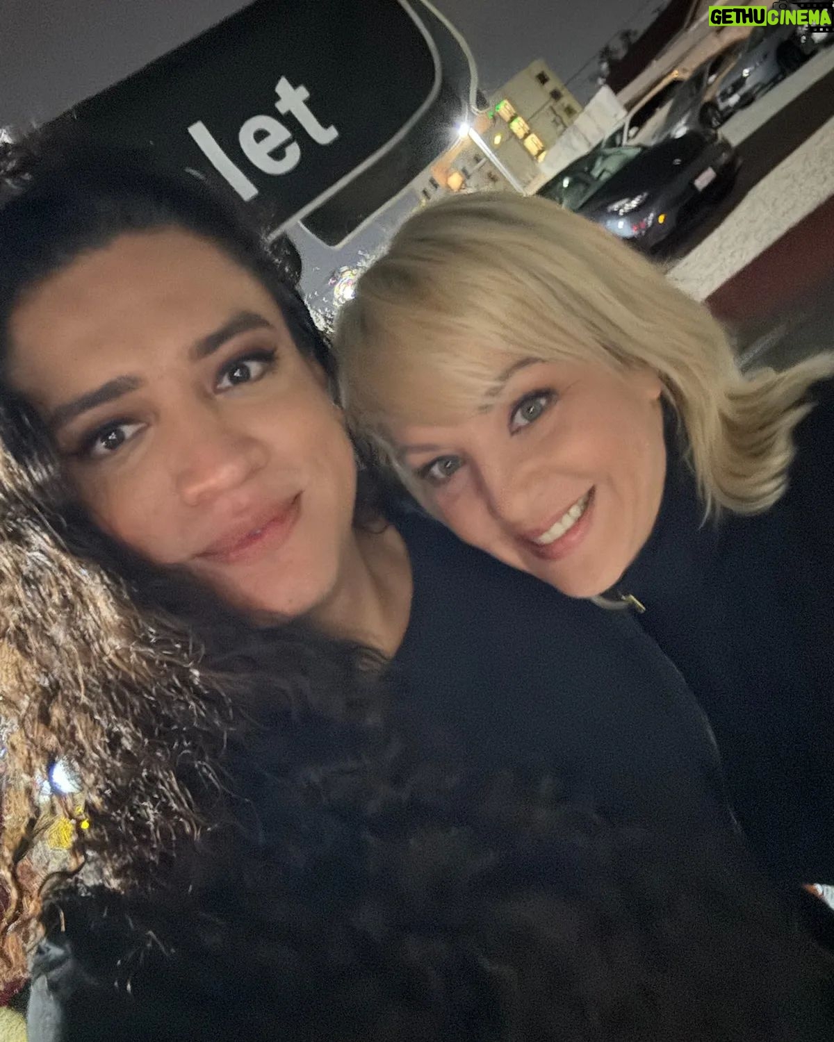 Wendi McLendon-Covey Instagram - Just a couple of gals solving the world's problems over chips and mole on a Sunday night! Love you to pieces @kissedbyloki!