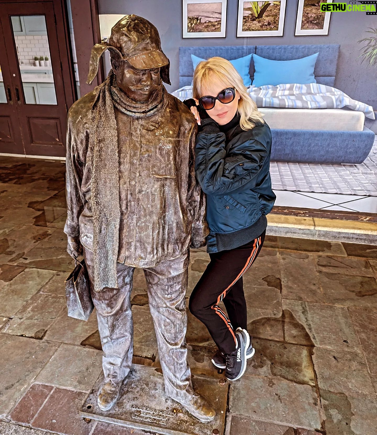 Wendi McLendon-Covey Instagram - Me and my boyfriend Ignatious Reilly! #nola #confederacyofdunces #canalstreet #antihero