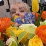 Wendi McLendon-Covey Instagram - Thank you to @jakedawg79 @mamagertsnmyrtsnmaxnprudence @ali_benmohamed and Jo Yao for this incredibly beautiful surprise! 😘😘😘😘😘