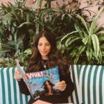 Weronika Rosati Instagram - Doleciała do mnie do LA @viva_magazyn 😊Polecam jeśli szukacielekkiej, krótkiej lektury na weekend 🤍 Dzięki za wszystkie miłe wiadomości na temat zdjęć autorstwa @mitchstoneofficial i rozmowy która przeprowadziła ze mna Beata Nowicka ❤️ Uwielbiam pracować z teamem Vivy, dziękuje za kolejna wspaniała okładke! @viva_magazyn @mitchstoneofficial @paulina_aleksiejuk @joannaschlip