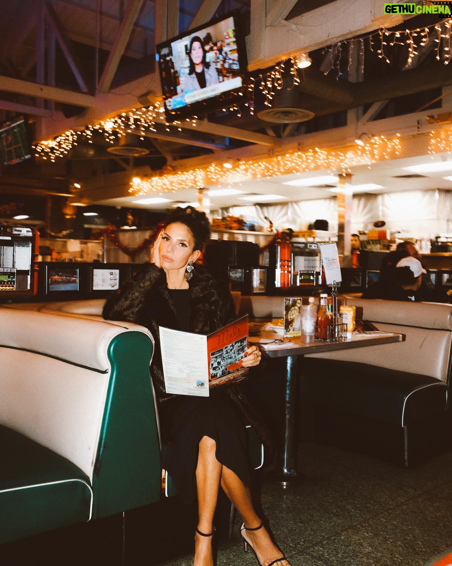 Weronika Rosati Instagram - Captioning the old Hollywood vibe at @melsdrivein through @mitchstoneofficial lense for @viva_magazyn ✨