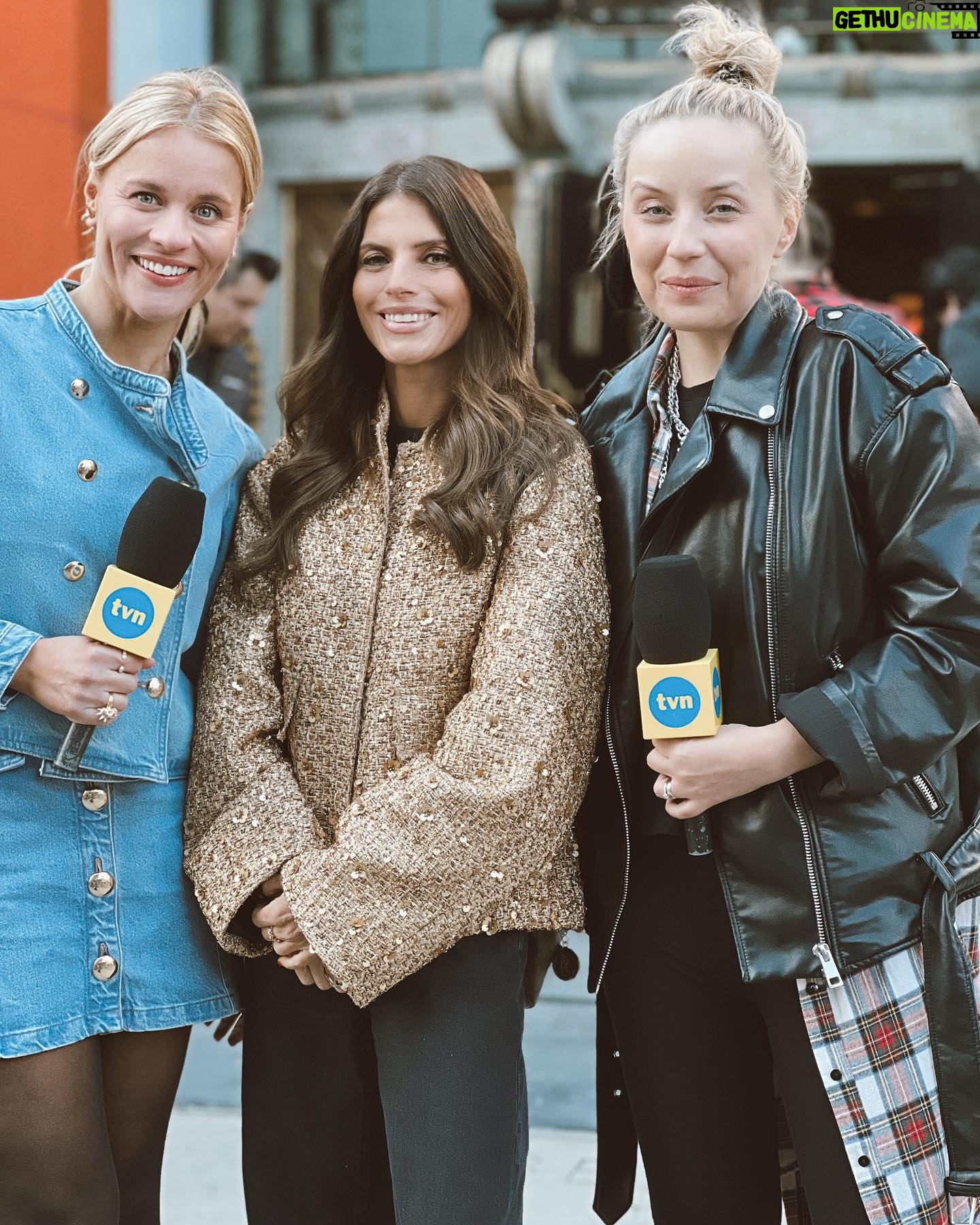 Weronika Rosati Instagram - Kochani zapraszam was dziś ( niedziela) do ogladania @dziendobrytvn ok 11.05 będzie wywiad ze mna💛 A rozmowe ze mna prosto z @chinesetheatres przeprowadziły przefajne @annasenkara i @sanhajduk ⚡️ #dzieńdobrytvn #tvn @tvn.pl