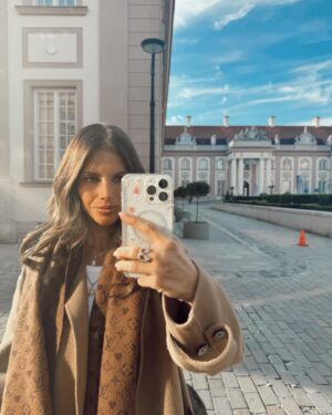 Weronika Rosati Instagram - Po dłuższej nieobecności w Polsce z zachwytem na nowo odkrywam moje ulubione miejsca w stolicy 🫶 #warszawa #warsaw