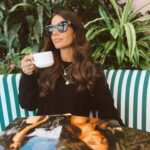Weronika Rosati Instagram - Doleciała do mnie do LA @viva_magazyn 😊Polecam jeśli szukacielekkiej, krótkiej lektury na weekend 🤍 Dzięki za wszystkie miłe wiadomości na temat zdjęć autorstwa @mitchstoneofficial i rozmowy która przeprowadziła ze mna Beata Nowicka ❤️ Uwielbiam pracować z teamem Vivy, dziękuje za kolejna wspaniała okładke! @viva_magazyn @mitchstoneofficial @paulina_aleksiejuk @joannaschlip