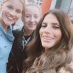 Weronika Rosati Instagram - Kochani zapraszam was dziś ( niedziela) do ogladania @dziendobrytvn ok 11.05 będzie wywiad ze mna💛 A rozmowe ze mna prosto z @chinesetheatres przeprowadziły przefajne @annasenkara i @sanhajduk ⚡️ #dzieńdobrytvn #tvn @tvn.pl