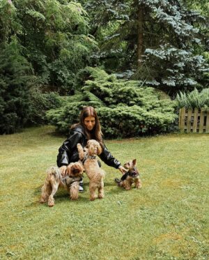 Weronika Rosati Instagram - Full house : Elvis Presley, Frank Sinatra & Taylor Burton 🐶