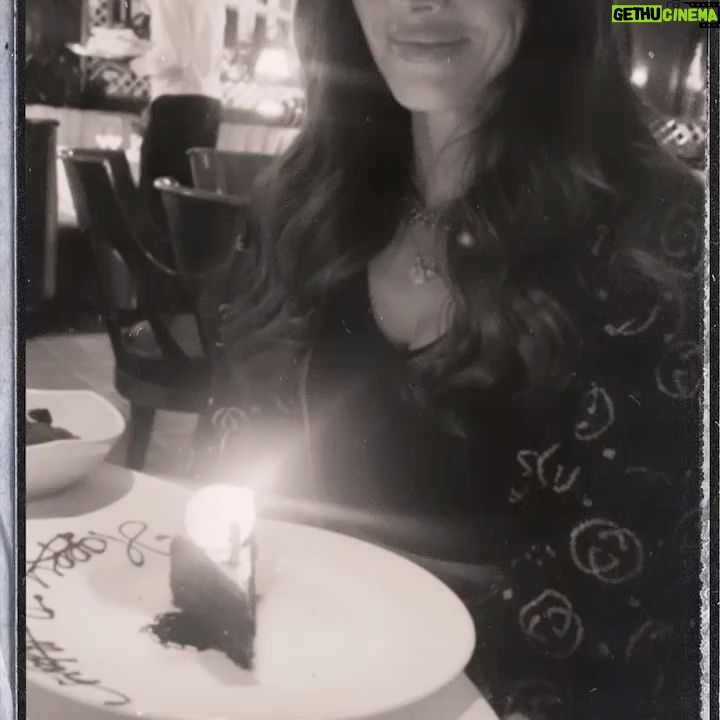 Weronika Rosati Instagram - Dziękuje wszystkim za piękne życzenia! 🤍Thank you for all your bday wishes🤍 I wouldn't want to spend my bday in any other way than I did yesterday- with fam 🙏🏼