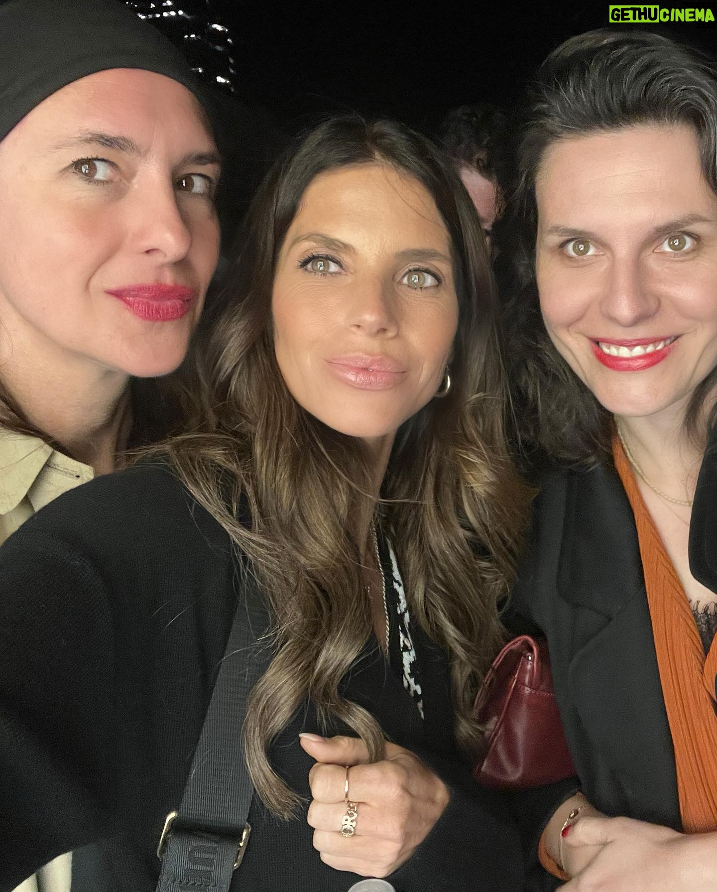 Weronika Rosati Instagram - A wonderful evening at @foxstudiolot supporting new talented filmmakers @mattbalcerek and the screening of his short film " sunflowers" 🙌🏼 Surrounded by frieeeeends @annalodej @annarozalska_ms @nikodamn @izabellamiko and many others🫶🏼