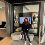 Weronika Rosati Instagram - Tydzień w Warszawie 🫶🏼 Premiera świetnego filmu “ Nieobliczalna” @primevideopl ze wspaniała rola @juliawieniawa , wizyta w mojej ulubionej @klinikalaperla i oczywiście jożka w @yoga_beat_studio plus nowy plan filmowy o którym moge tylko powiedzieć new secret project🤷🏽‍♀️ Miłej niedzieli wszystkim!