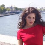Weronika Rosati Instagram - Znalazłam mój francuski film sprzed lat " La dame de pique" ( " dama pikowa") w którym grałam główna role i z przyjemnościa go sobie po latach odtworzyłam 🎬Mam mase wspaniałych wspomnień z planu i paru miesięcy spędzonych w Paryżu na zdjęciach. W wolne dni chodziłam całymi dniami po mieście i zwiedziałam 👣 Dziele się z wami paroma scenkami i uprzedzajac pytania to mój głos - nie dubbing 😉 @humansband #thierrygodard #france2 #ladamedepique #paris