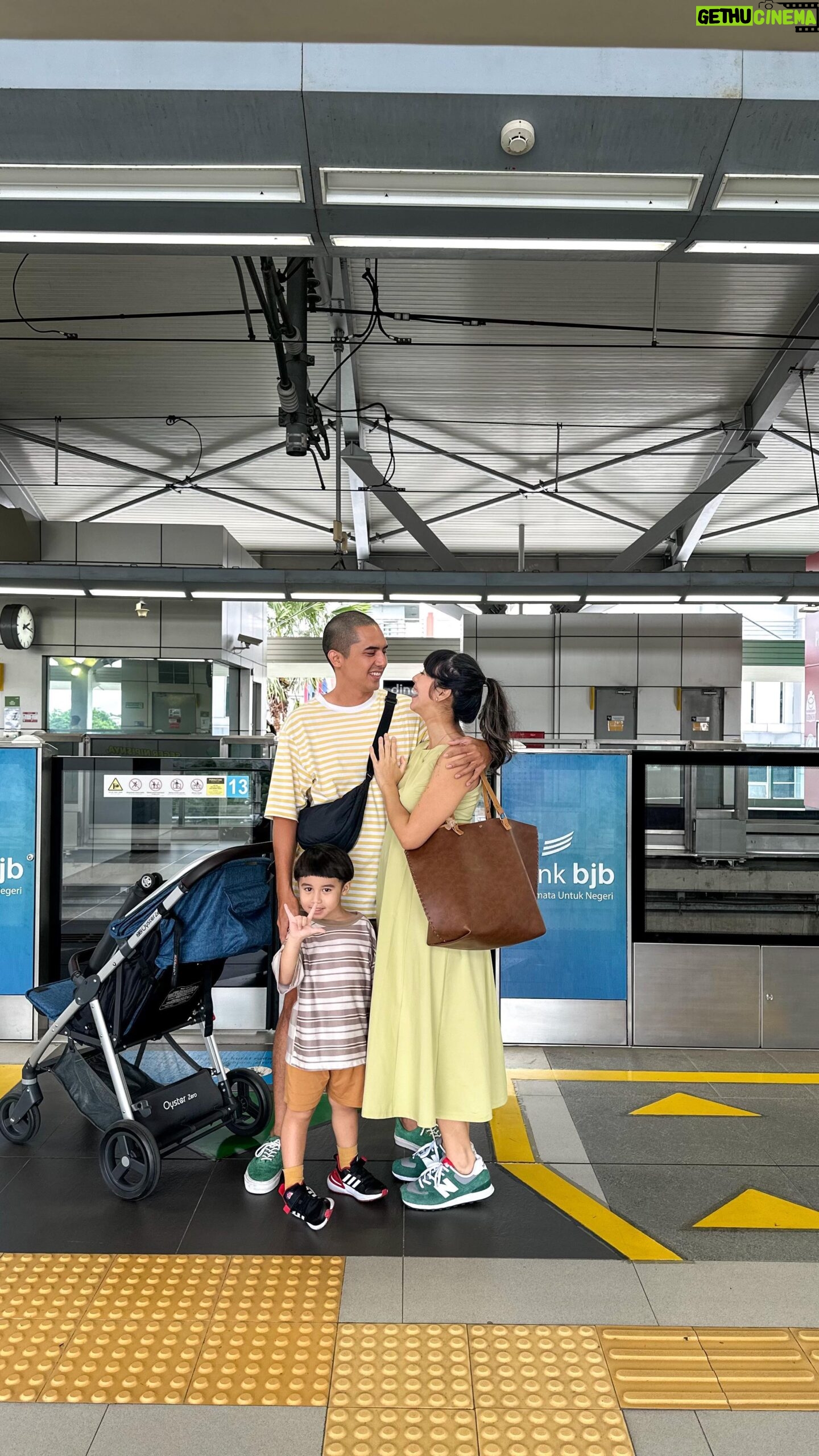 Westny Dj Instagram - Love this little life😍 Seems cheesyy.. tapii kita sungguh nikmatin bgt suasana naik 'MRT😍 .. a fun #family trip yg simply made us smile through out the journey😍 #simplelife #shorttrip #funtrip #familytime #mrt #transportasimaju #jakartalife