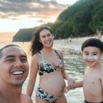 Westny Dj Instagram - That perfect timing to just have a peaceful Time.. to surrender to fulfill that empty bucket as human, to feel existed, present and Live also to be Loved🌹 #32weekspregnant #pregnant #mom #familytime #family #bonding #peaceful #mind #happiness #life #balilife #beach