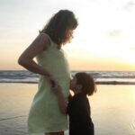 Westny Dj Instagram – Hidup menikah memang merubah semuanya untukku..
Mulai badan, rambut, pola pikir, rasa cinta, kekhawatiran, keseharianku, kebahagian, prioritas..
Porsi hidup sehari2 uda bener2 ga ada me time, waktu utk tidur jg terbatas, tidurpun mikir.. mikir time is unfair for me..oh tnyata gini ya jadi seorang ibu.. pengorbanannya tp indah terbayar😍.. menjaga kewarasan jg cuma diri sndiri yg bisa kuatin diri.. who’s with me mom? Dan tidak semua orang bisa mengerti itu atau punya kesadaran utk aware bagi kita para moms yg lg at the urge end of emotions.. at the end.. we force our self push our self to the limit to put our self together to be SANE utk anak2 dan kuarga kita.. tp apa orang lain tau isi pikiran dan perasaan kita seperti apa? NO…mostly.. No.. disitu aku BANGGA jadi seorang ibu.. mental yg kuat dan Fisik yg kuat.
PAHAM GAK BU IBU apa yg aku coba utarakan? ☺️🙂

#banggajadiibu #kuatjadiibu #strongmom #amazingmom #ibukuat #mamakuat #mom #ibu #momlife