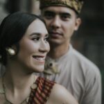 Westny Dj Instagram - pumamsam pamtram janaya tam pamanu jayatam bhawati putranam mata jatanam javasyayam yan.🙏🏻 semoga atas ijin Tuhan dan leluhur anak hamba dalam kandungan sehat,selamat dan terlindungi dari segala kejahatan baik manusia maupun mahluk halus.🙏🏻 Styled by : @cahyadewibali @cahyadewibaliteam MUA: @merrydhacrosta_cahyadewiteam Photographed by : @oka.dharmawan #maternity #maternityphotography #photooftheday #photography #traditional #tradisibali #bajubali #bajuadatbali #adatbali #vintage #fotohamil #pregnant #fotokehamilan #hamil #pregnantstyle #bali #cahyadewibali