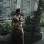 Westny Dj Instagram - Dear Tubuh.. Terima kasih sudah kuat utk memberi ruang bagi yang mau lahir baru. Terima kasih sudah menguatkan Atman ku utk bekerjasama dengan baik bagi bayiku. Dear suami.. Terima kasih sudah mempercayakan aku dibuahi olehmu. Terima kasih sudah memilihku utk memberikanmu keturunan utk melanjutkan generasimu. Dear Kaimano.. Terima kasih sudah memilih rahimku utk jadi Ibumu.. Terima kasih sudah bersedia dan memberi izin untuk kamu menjadi seorang kakak.. Styled by : @cahyadewibali @cahyadewibaliteam MUA Hairdo : @merrydhacrosta_cahyadewiteam Photographed by : @oka.dharmawan #doa #ibu #ibuhamil #mom #pregnancy #adat #adatbali #tradisi #hidup #life #berkah #blessing #photography #vintage #oldschool #maternity #maternityphotography