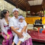 Westny Dj Instagram - Perayaan Galungan dan Kuningan kali ini Lengkap Formasi❤️ Doa yg selama ini ku bener- bener kenceng berdoa, utk keutuhan Keluarga supaya bisa merayakan Hari Raya terutama bareng suami @igwsk , tapi ISWW baik bgt, kasih tambah rejeki utk bisa Rayakan Galungan sama 1 Upcoming anggota keluarga kecil kami.. si Gembil😍 Rahajeng Galungan lan Kuningan. Ngaturang ayah-ayah suksma, peseng ihin, lan sami purna bhakti 🙏🏻 (Selamat Hari Raya Galungan dan Kuningan. Menghaturkan doa sukses, damai, dan penuh pengabdian kepada Tuhan.) #galungan #galungankuningan #tradisi #upacaraadatbali #balinese #24weekspregnant #family