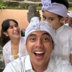 Westny Dj Instagram – Perayaan Galungan dan Kuningan kali ini Lengkap Formasi❤️
Doa yg selama ini ku bener- bener kenceng berdoa, utk keutuhan Keluarga supaya bisa merayakan Hari Raya terutama bareng suami @igwsk , tapi ISWW baik bgt, kasih tambah rejeki utk bisa Rayakan Galungan sama 1 Upcoming anggota keluarga kecil kami.. si Gembil😍

Rahajeng Galungan lan Kuningan. Ngaturang ayah-ayah suksma, peseng ihin, lan sami purna bhakti 🙏🏻

(Selamat Hari Raya Galungan dan Kuningan. Menghaturkan doa sukses, damai, dan penuh pengabdian kepada Tuhan.)

#galungan #galungankuningan #tradisi #upacaraadatbali #balinese #24weekspregnant #family