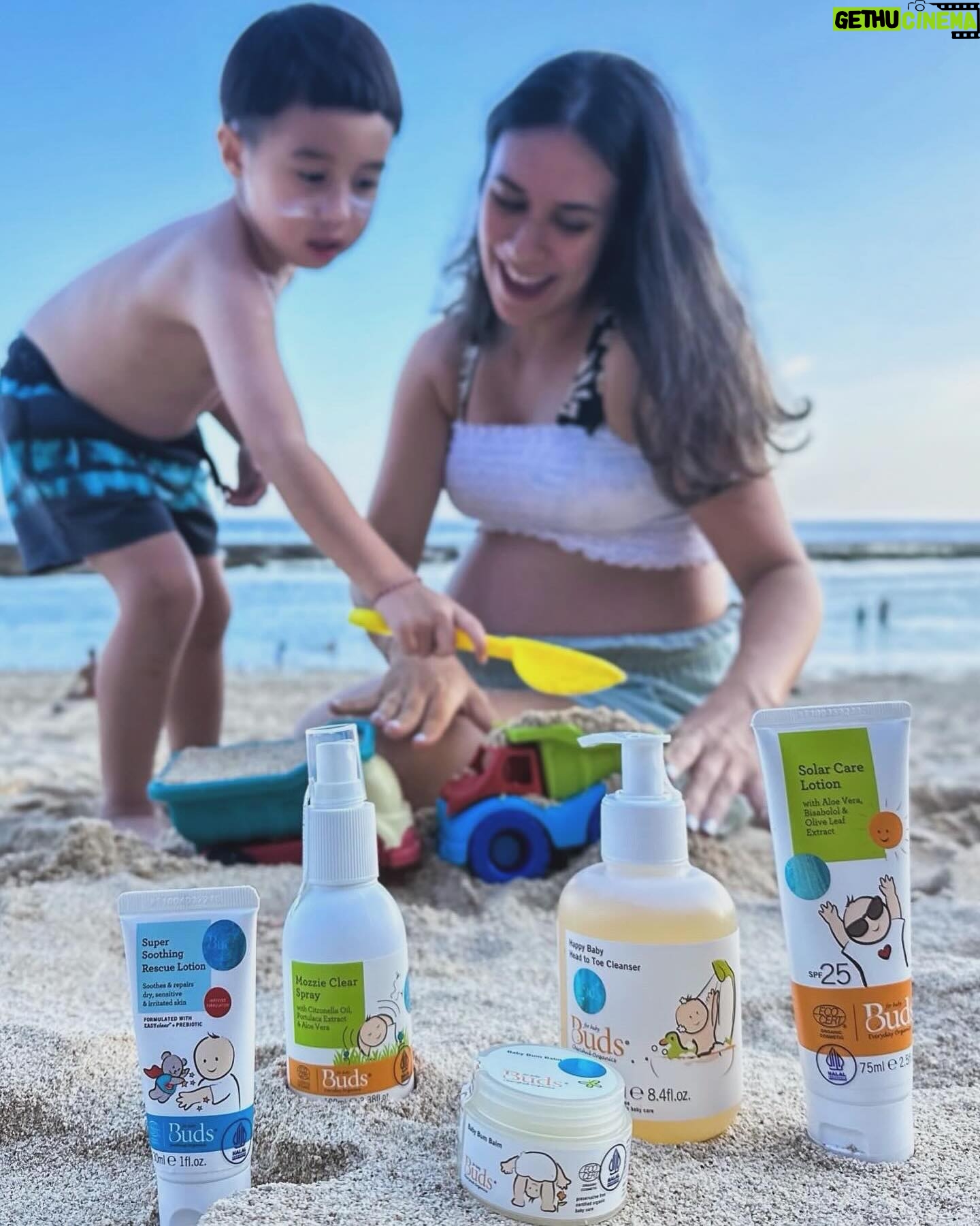 Westny Dj Instagram - @budsorganics.id has been almost whole toddler lifenya Kaimano😍 segala ingredientsnya yg organic bikin aku as mom felt that comfort utk skin needsnya Kaimano.. bahkan nanti untuk Gembilll yang sebentar lg hadir di dunia Unique ini😍 And these are My essentials needs utk kebutuhan dailynya kaimano dari kecil, From Head to Toe😍 Starting with solar Care Lotion , secara matahari Bali amazingly hot, of course kulit harus terlindungi😍 Dan kalo kulit mulai iritasi si super soothing rescue nih yg cepet bgt ilangin segala alergi, bruntusan di kulit😍! Same with Baby Bum Balm, segala perlecetan di area kulit trutama ranah bokong anak🫶🏻 such a savior! For shower head to toe cleanser helped me so much khususnya pas traveling!krn cukup 1 sabun bisa utk shampooing and showering😍, after that jgn lupa pake Mozzie Clear Spray biar para nyamuk jauh2 dari kaimano and even i can use it😍 So Moms, what's your perang Essentials untuk anak2 kalian? #budsorganics #organic #bathessentials #essentials #kids #alatmandi #baby #babystuff #babyneeds