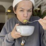 Whitney Mixter Instagram – Treat yourself well, so you can treat others well.  Nourish yourself. Hydrate yourself. Love yourself…then take that love and multiply it to those around you…we need it more than ever right now.💚🌱🌍☮️💧

#healthylifestyle #healthyliving #kangenwater #kangen #enagic #plantbasedfood #quickmeals #elwoodclothing