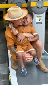 Whitney Mixter Instagram - twinnem💞 go besssfrennn🎶🎶 @meccasilasmoon (We haaaaappened to have almost the same outfit unintentionally but it may become fully intentional in the future bc clearly I’m bout that lyyyfe…and I love it) My fit by➡️ @dandydelmar 🧡