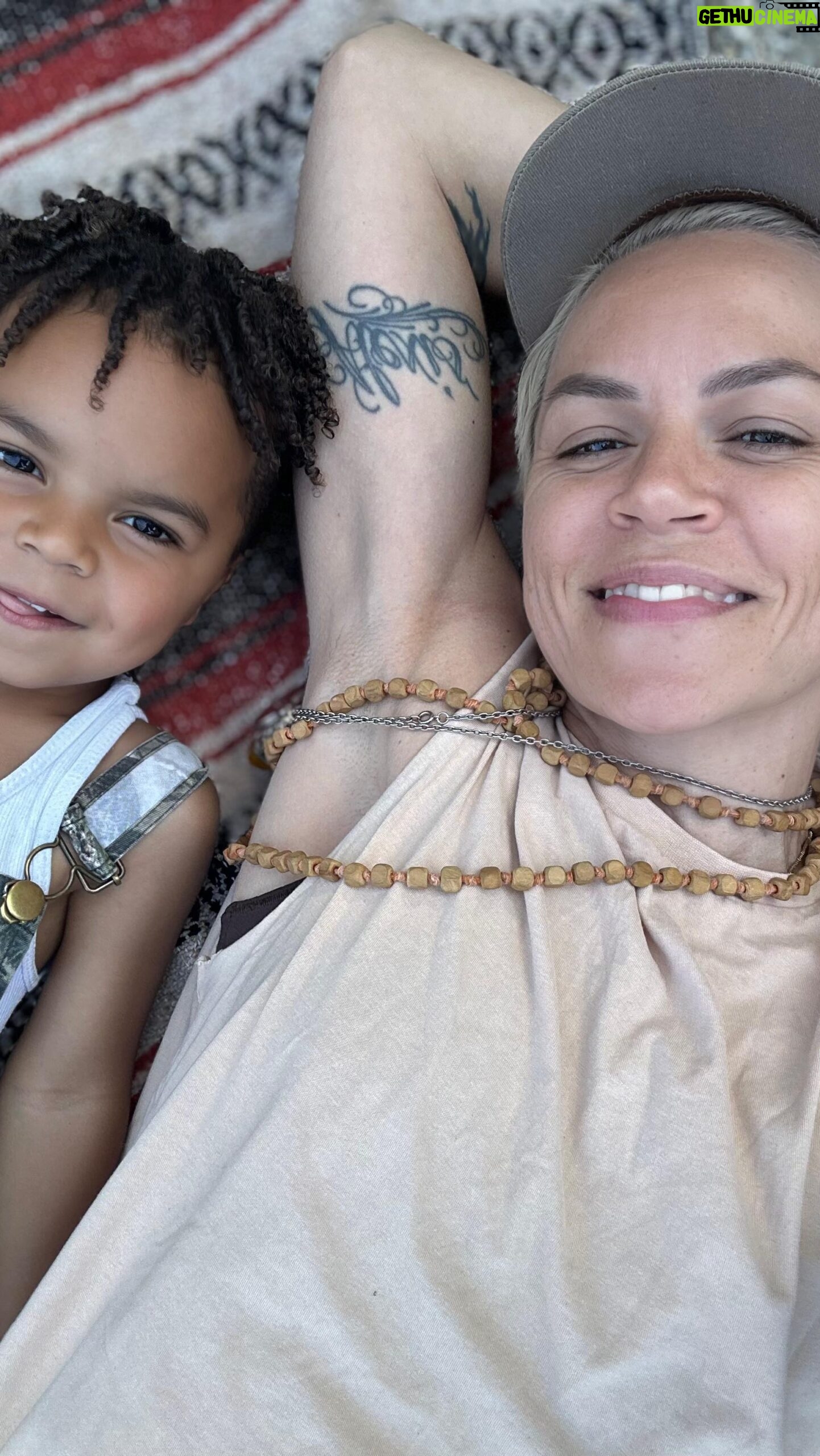 Whitney Mixter Instagram - Days like yesterday help affirm that community has the capacity to move as beautifully and supportively as the Earth in its purest form. Both can provide such nourishment, joy, support, safety, healing, and eeeaaaase when we pour into it…this is what we should strive for.🌍🫂 Getting back to the love by getting back to the land. Shoutout to @handsinthesoil for another magical #solday ☀️💚 #earthday #moonwaterfarm