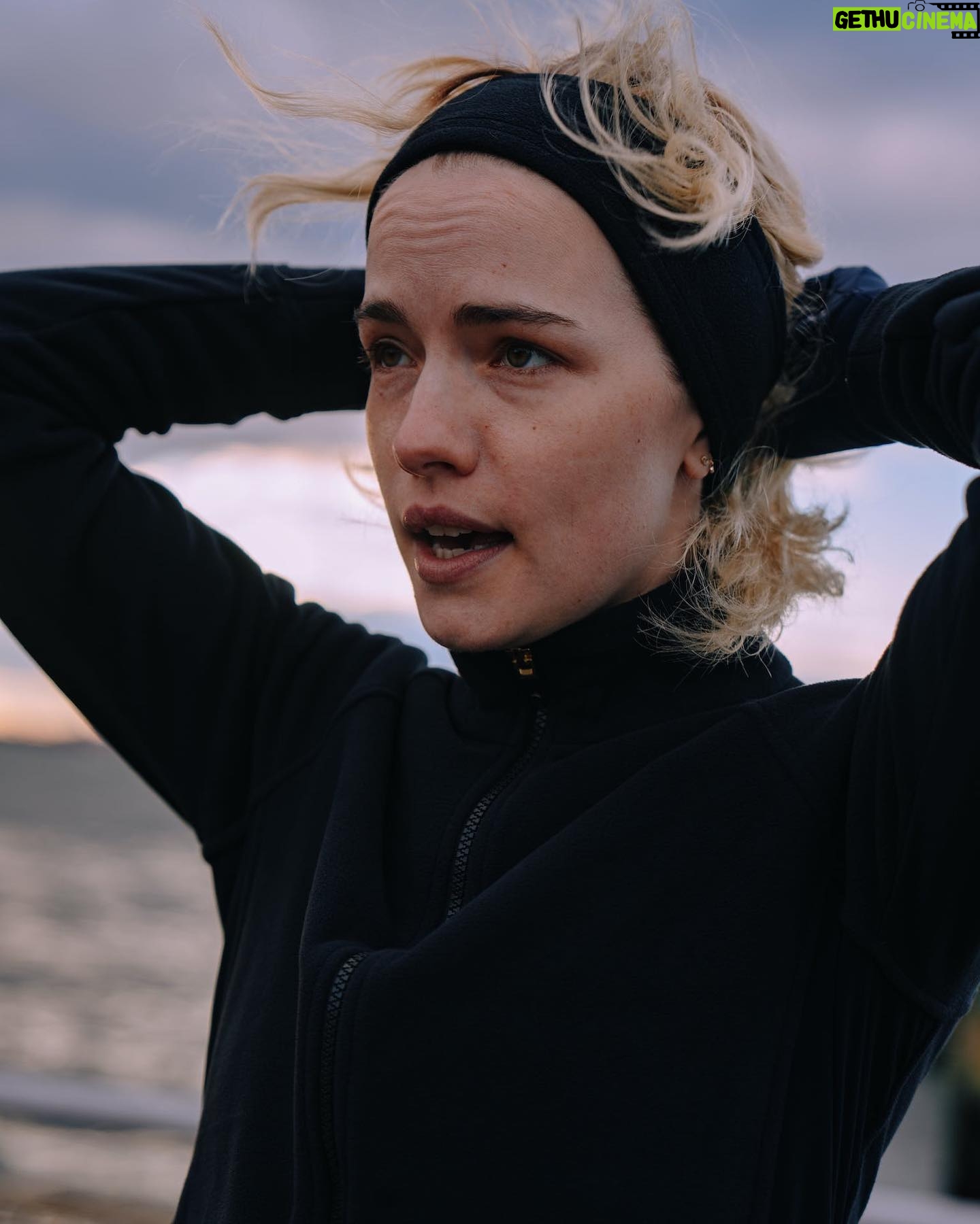 Willa Fitzgerald Instagram - I love a NYC run. Thank you for the photos and the piece, @tracksmithrunning. ♥️