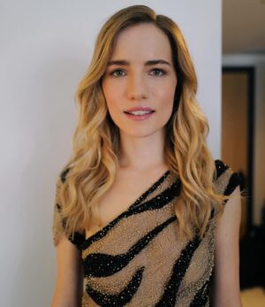 Willa Fitzgerald Instagram - Loved this @criticschoice dress. Only thing I loved more was sharing the evening with @carlagugino and @theladybam. ♥️