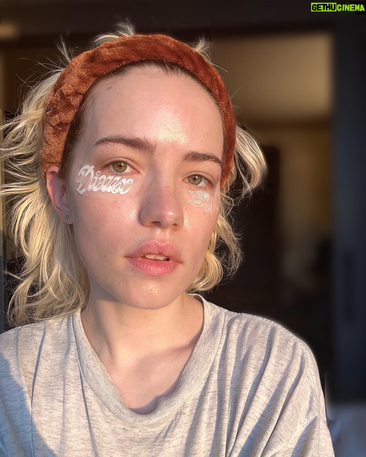 Willa Fitzgerald - 19.4K Likes - BC (before coffee) troll doll š